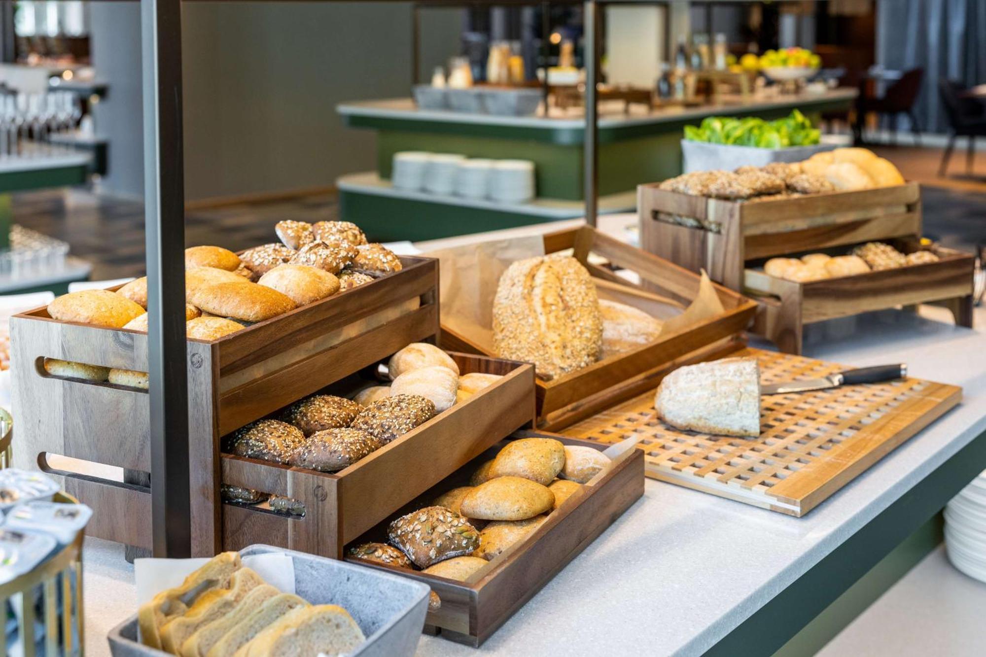 Nh Collection Copenhagen Hotel Bagian luar foto Breads at a buffet