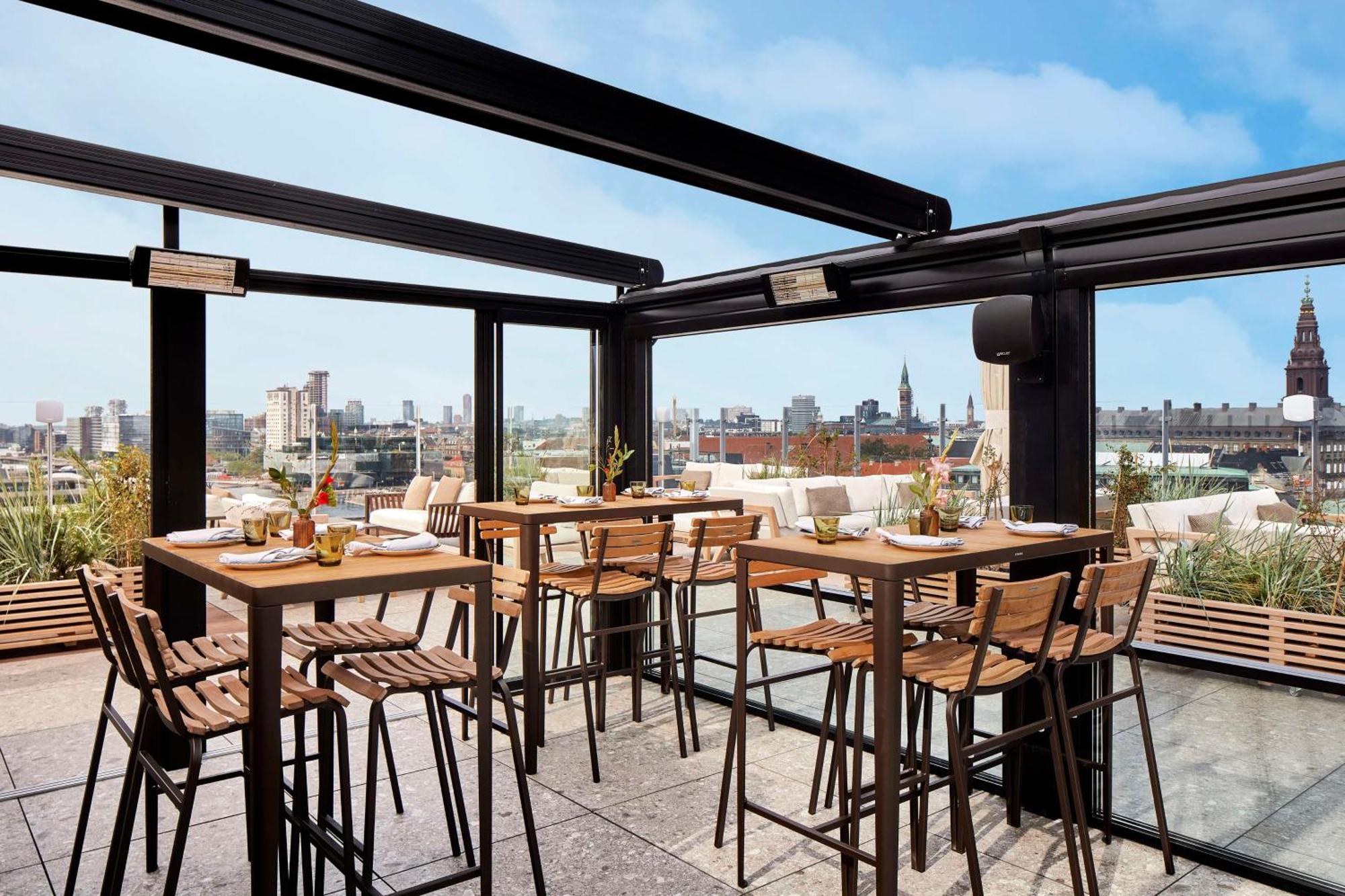 Nh Collection Copenhagen Hotel Bagian luar foto The rooftop bar at the Standard East Village